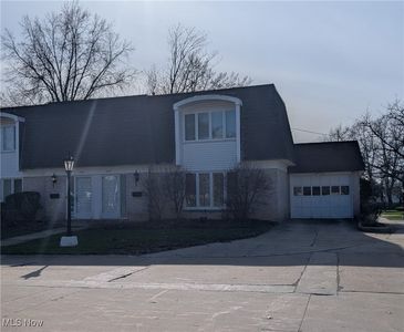 2612 S Green Rd, University Heights, OH, 44122