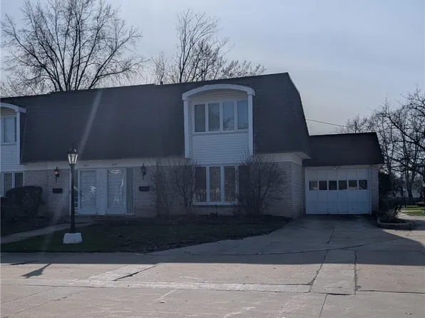 2612 S Green Rd, University Heights, OH 44122