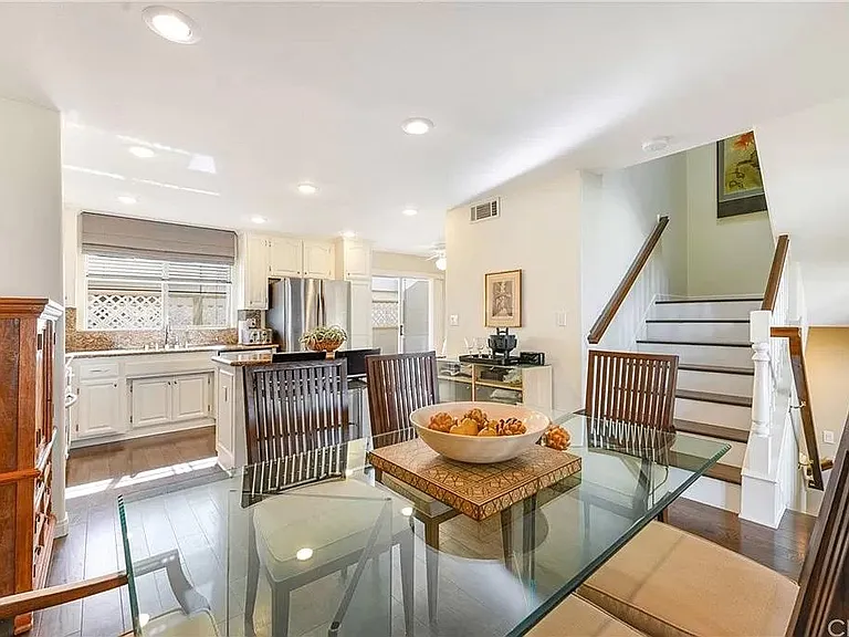 1516 Cravens Ave — Photo 13