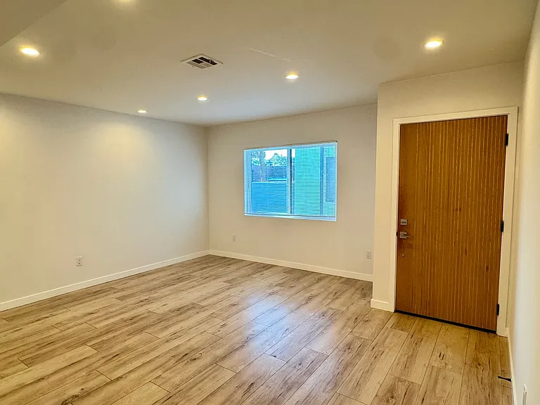 1319 S St. Andrews Pl — Photo 3