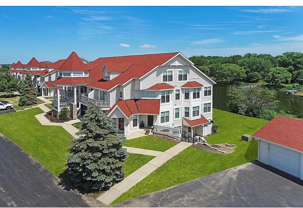 2234 Landings Ln photo 1