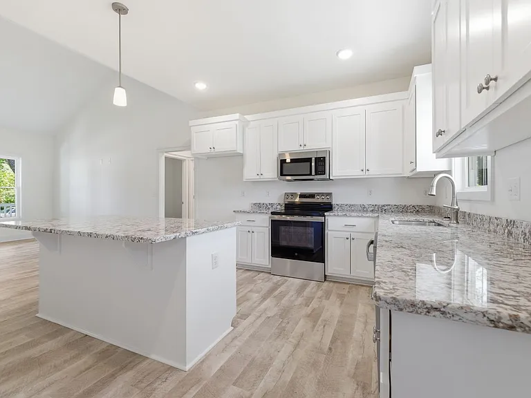 2206 Grant St — Photo 9