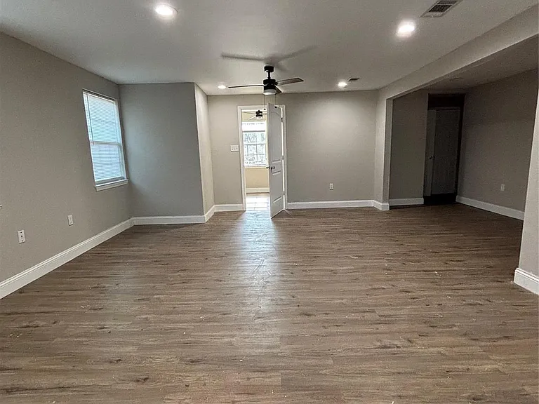 4106 Darby St — Photo 2