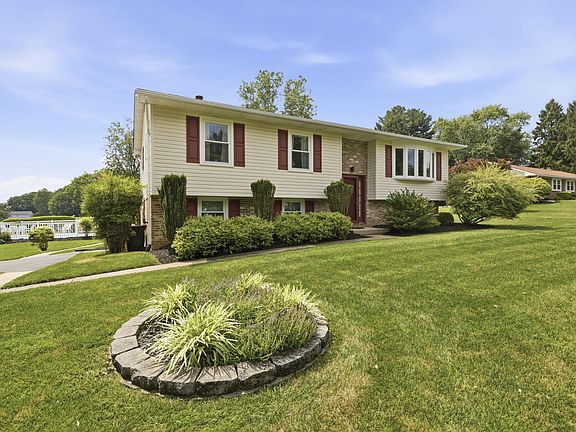 2nd image of 8 Fairhill Rd