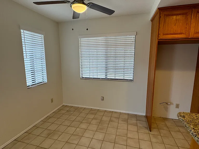 1725 Hillcrest Ln — Photo 15