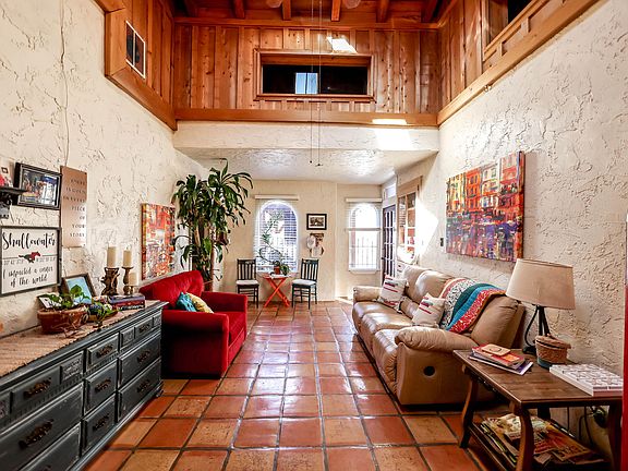 4th image of 5 Tanglewood Ln