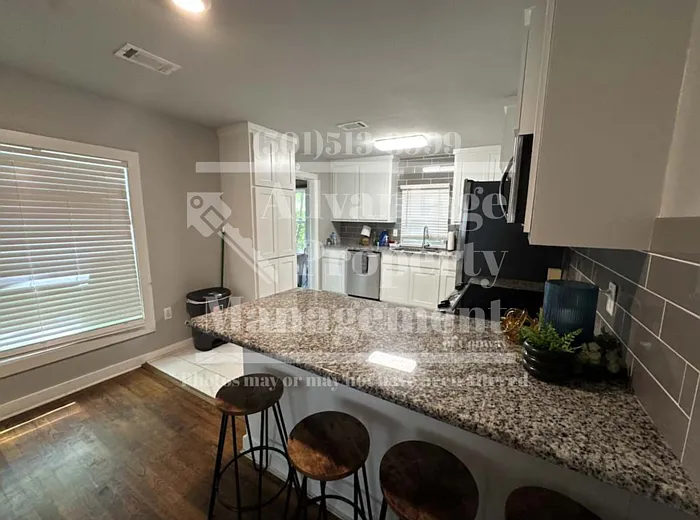 3 bed, 1.0 bath, 1050 sqft, $1,400 — Photo 4