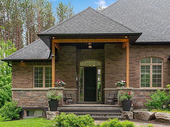 5th image of 38 Windermere Cir