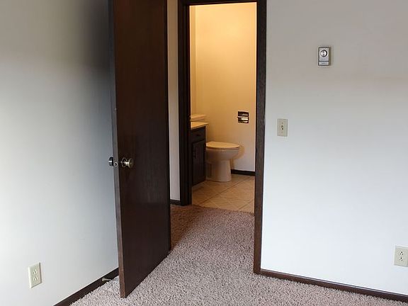 5th image of 311 W 9th St APT 8