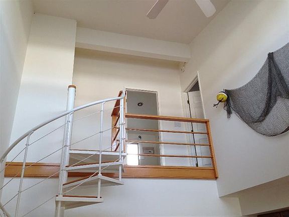 3rd image of 40 Marine Dr #4