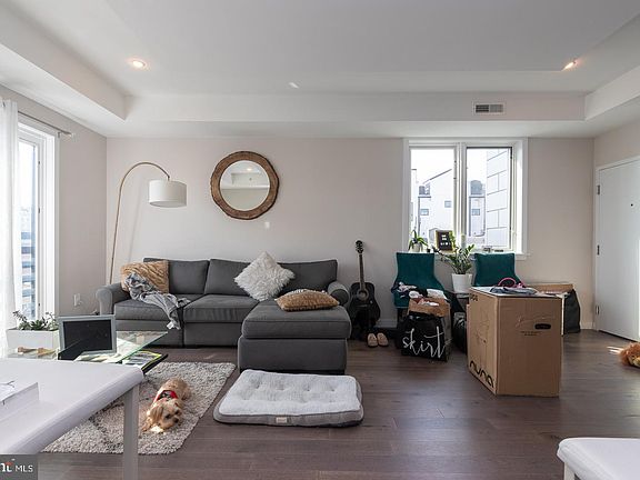 4th image of 938 New Market St APT 401