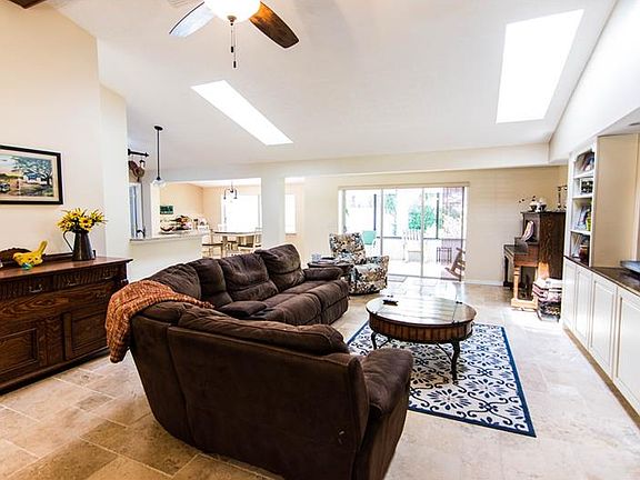 4th image of 8401 Southwood Oaks St
