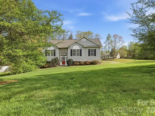 552 Meadowridge Dr, Taylorsville, NC 28681