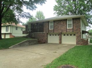 16412 S Cogan Dr, Independence, MO 64055