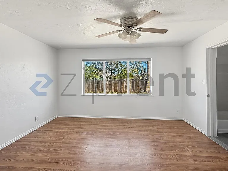 139 W 18th St #8 — Photo 4