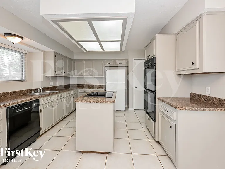 3223 Lake Stream Dr — Photo 7