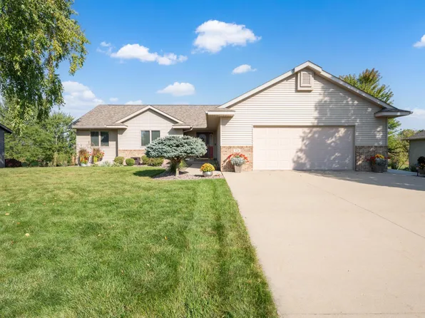 325 Whispering Hills Dr, Saint Charles, MN 55972