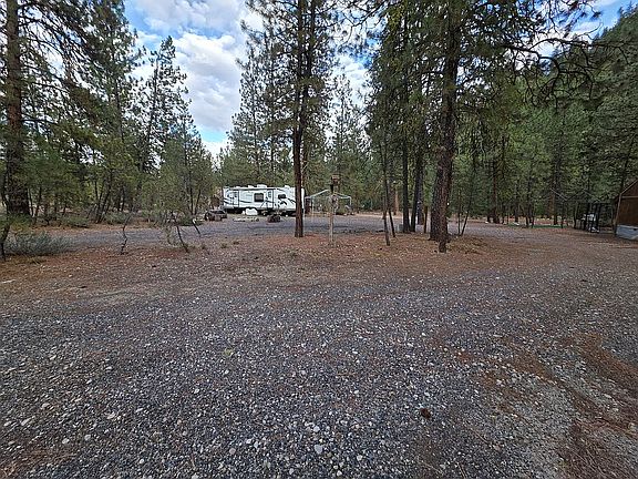 3rd image of 1683 E Abbot Gulch Rd