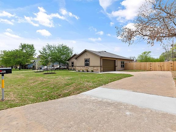 3rd image of 1809 S West Dr