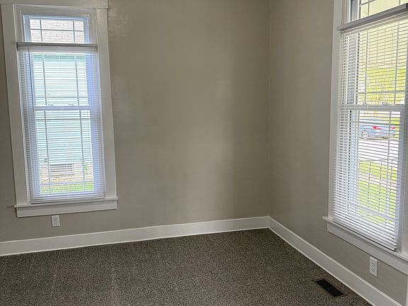 5th image of 864 W Franklin St