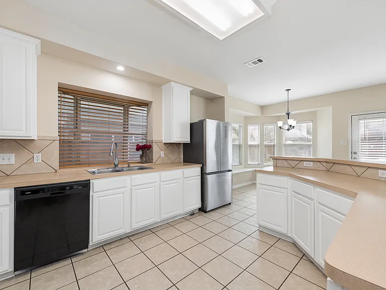 5909 Vineyard Ln — Photo 7