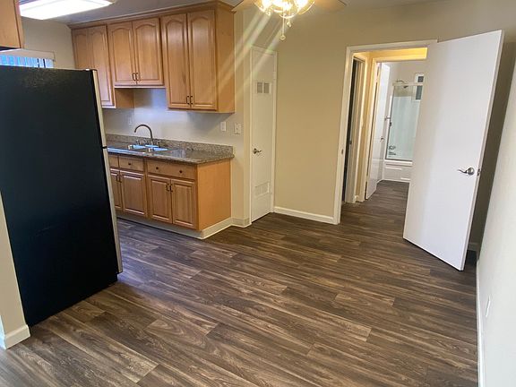 4th image of 445 Encinal Ave #D