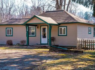 735 Alberta St, Auburn Hills, MI