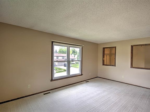 5th image of 2705 Essex Pl
