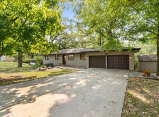 518 Rookwood Dr, Ames, IA 50010