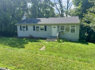 54 Summit Rd, Hamburg Boro, NJ 07419