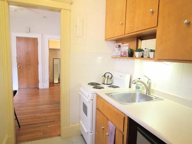 99 Marion St #4 — Photo 5