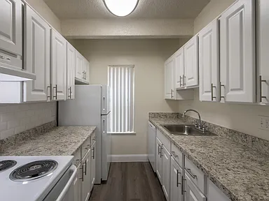 2 bd / 2 ba, 965 sq ft