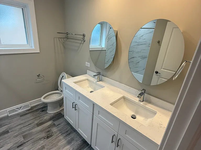 4521 N Plainfield Ave — Photo 10