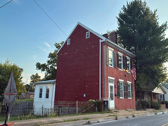 3rd image of 119 Potomac St