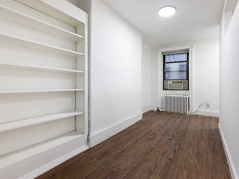 979 2nd Ave #3 — Photo 6