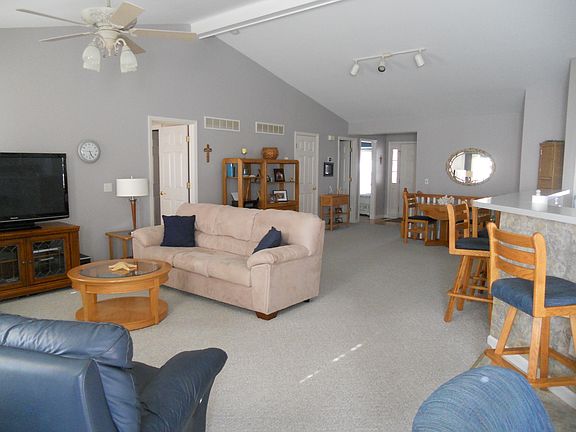 Living Rm/Dining Rm Combo