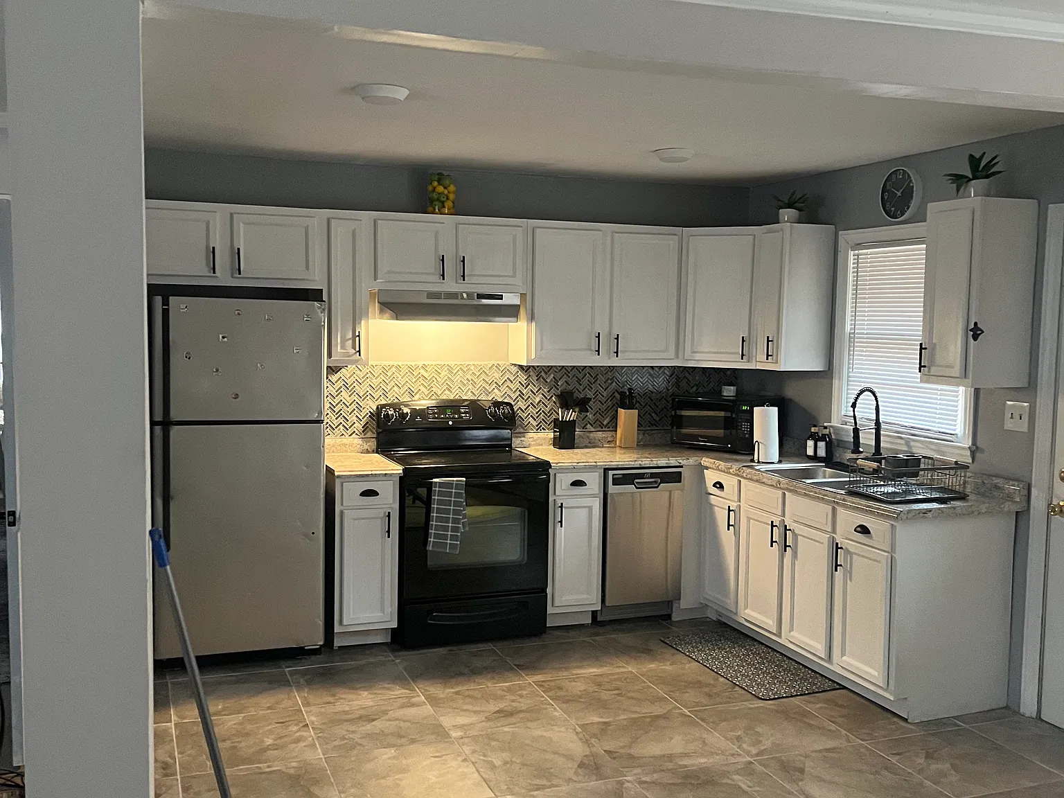 3 bed, 1242 sqft, $1,800 — Photo 1