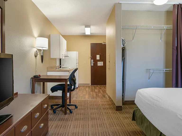 Studio Suite - 1 Queen Bed