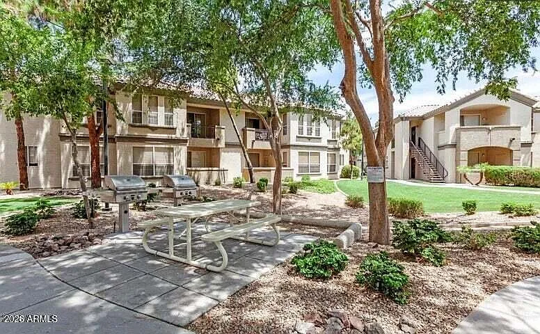 3 bed, 2.0 bath, 1112 sqft, $1,595 — Photo 3