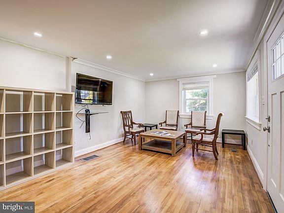 5th image of 4220 Pine Ln