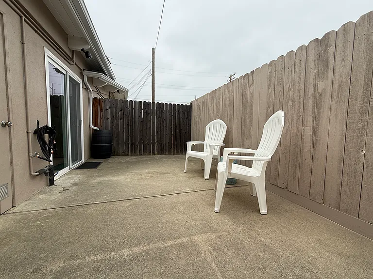319 E Airport Ave — Photo 9