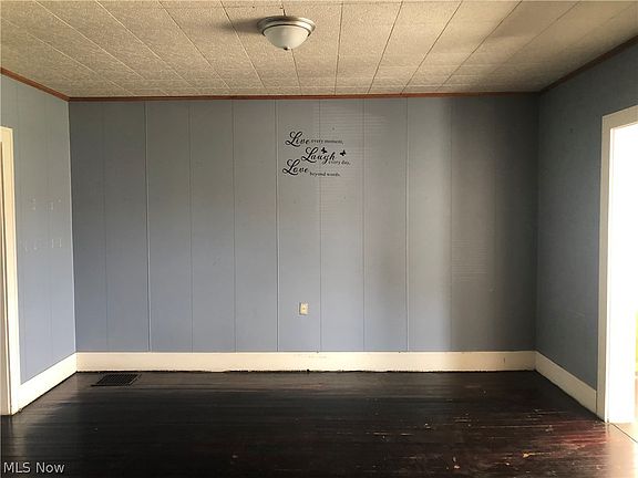 3rd image of 130 Elmer Ave