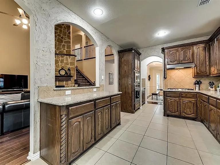 411 Sunnyside Ln — Photo 8