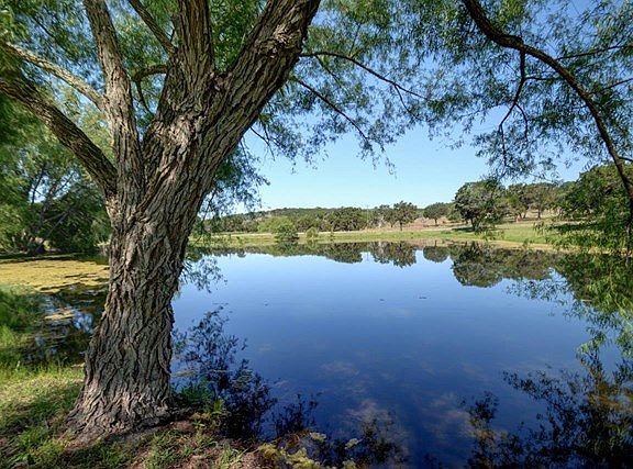 2nd image of 490 Kerrville Country Dr