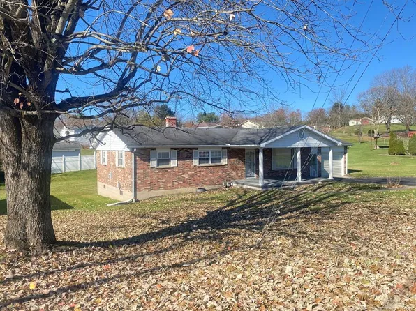 1107 Country Club Rd, Oak Hill, WV 25901