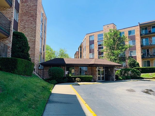 1st image of 1103 S Hunt Club Dr APT 227