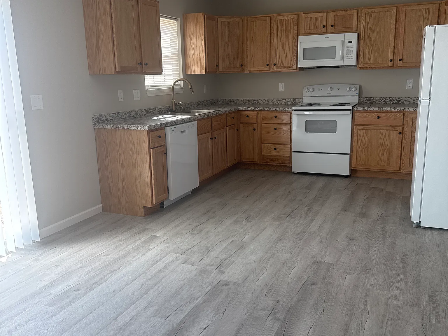 3 bed, 2.5 bath, $1,200 — Photo 4