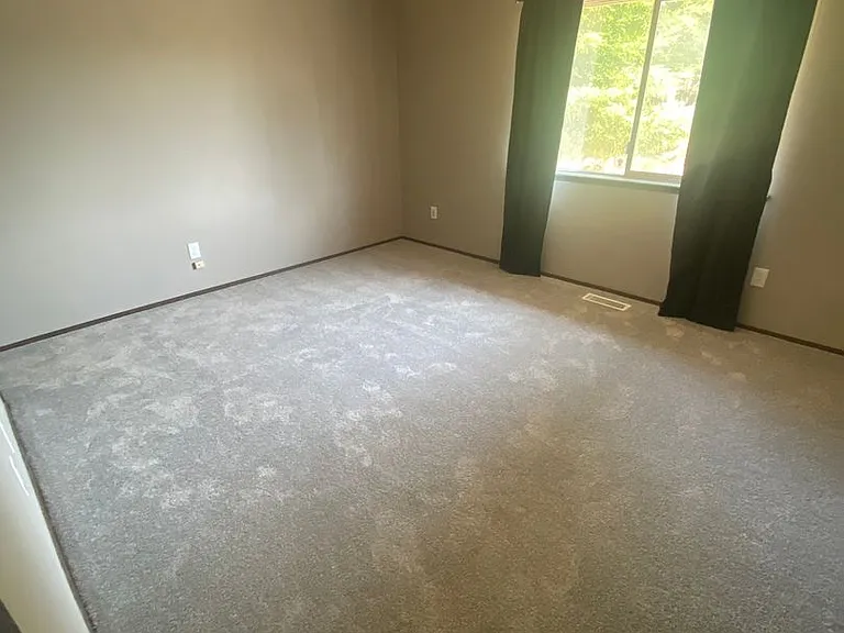 1335 Woodglen St NE — Photo 16