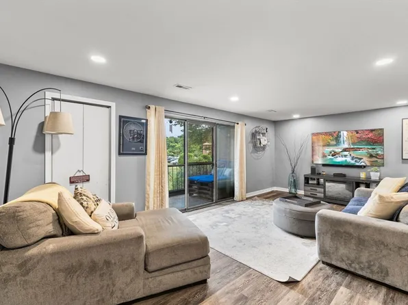 221 Oak St #223, Brockton, MA 02302