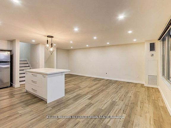 3rd image of 11 Wincott Dr Unit 1215